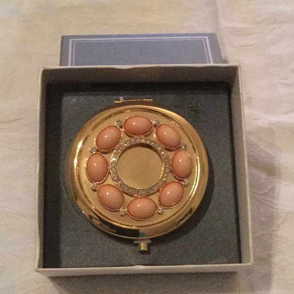 Liz Claiborne Accessories - 🌸NWT Way Too Awesome Rhinestone Mirror Contact 🌸Must Have Also Great Gift 🌸